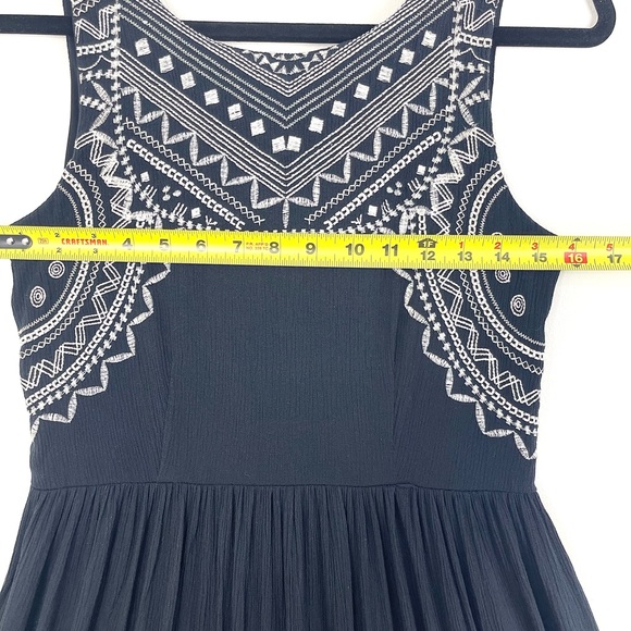 Boho Top, Medium, Embroidered, Black & White, Flowy Flare - Picture 5 of 9